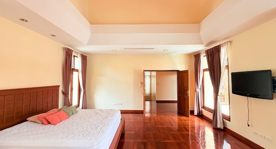 For sale 4 bedrooms villa in Sattahip, Chonburi