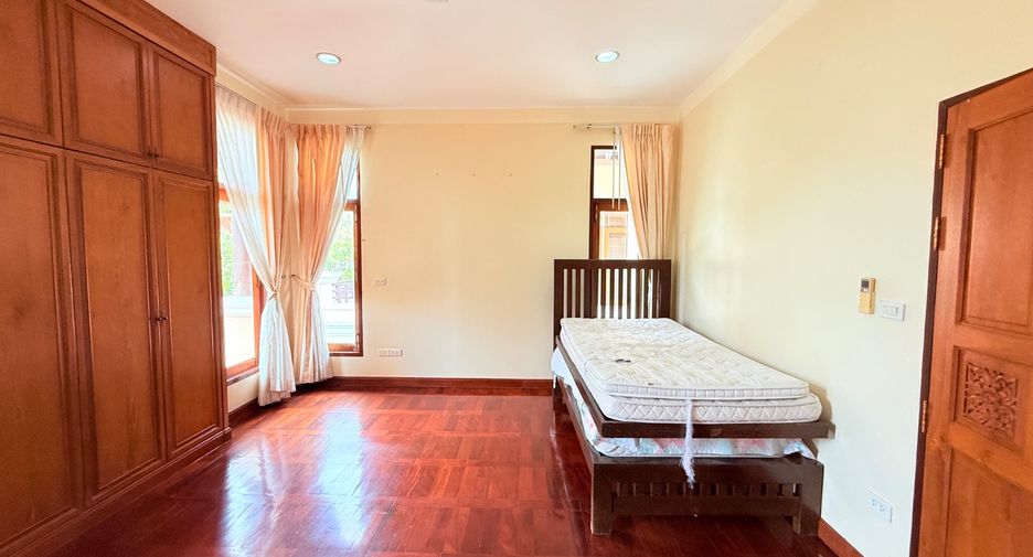 For sale 4 bedrooms villa in Sattahip, Chonburi