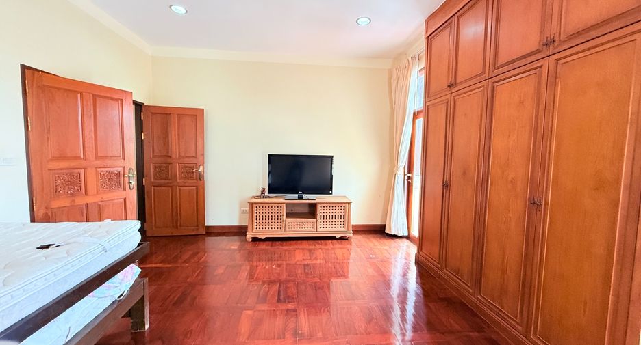 For sale 4 bedrooms villa in Sattahip, Chonburi
