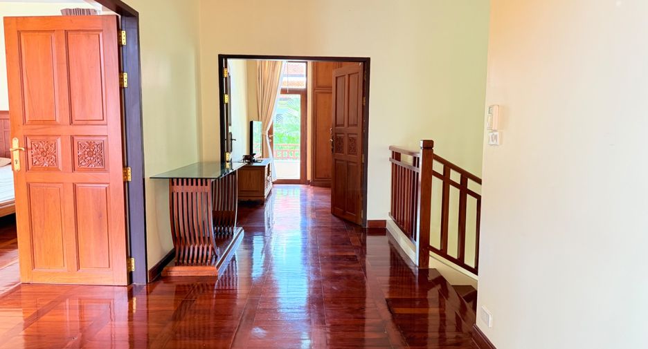 For sale 4 bedrooms villa in Sattahip, Chonburi