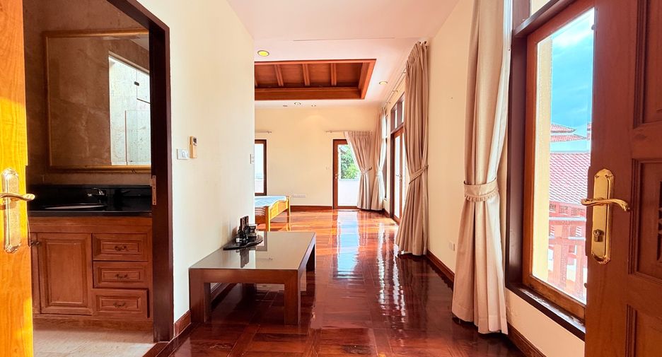 For sale 4 bedrooms villa in Sattahip, Chonburi