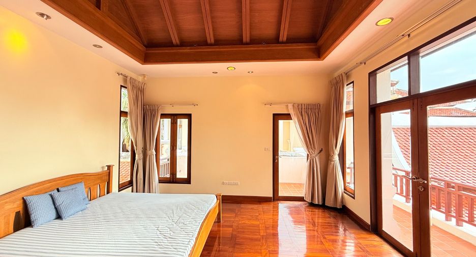 For sale 4 bedrooms villa in Sattahip, Chonburi