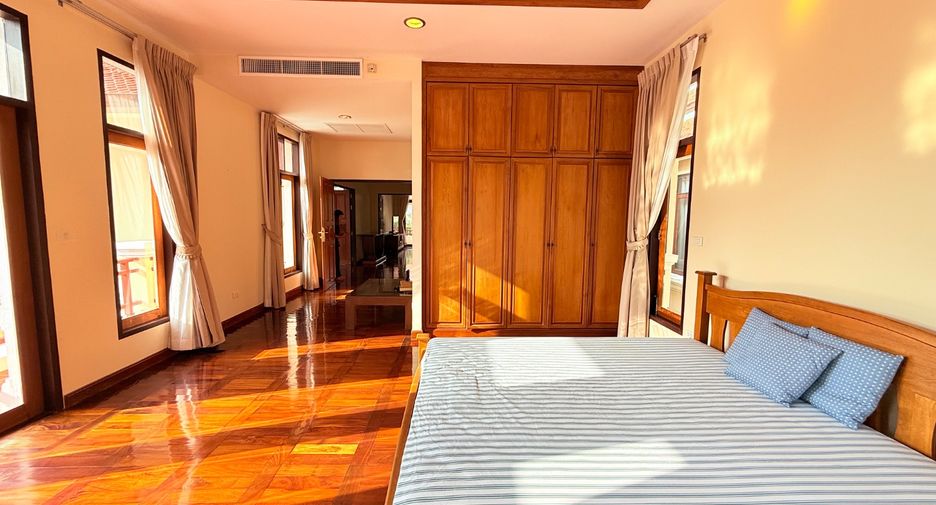 For sale 4 bedrooms villa in Sattahip, Chonburi