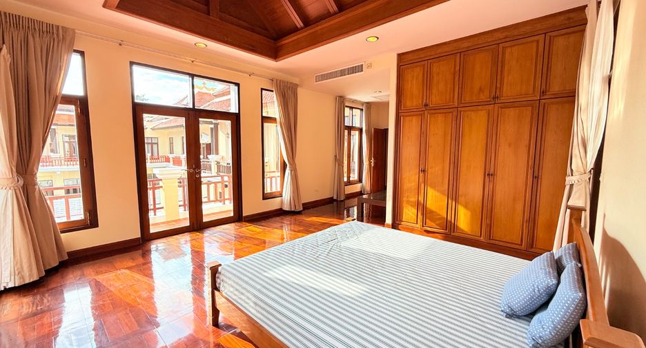 For sale 4 bedrooms villa in Sattahip, Chonburi