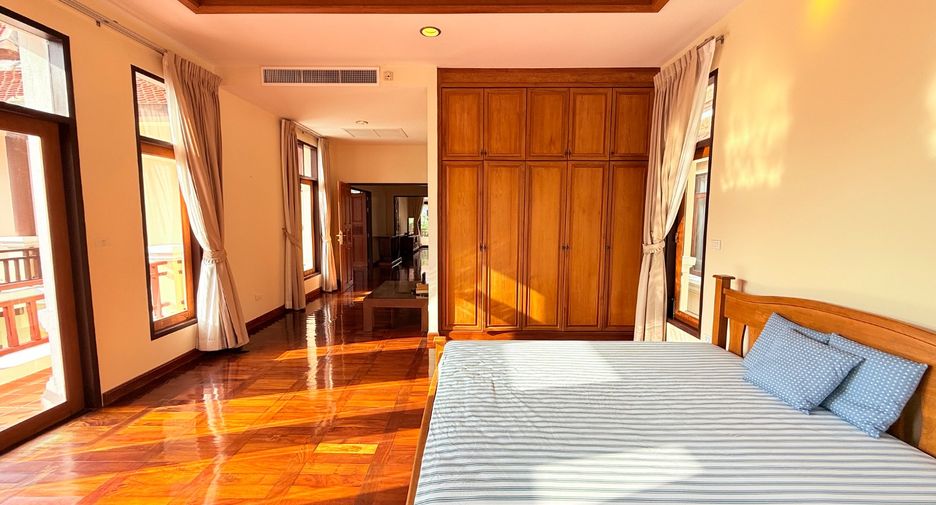 For sale 4 bedrooms villa in Sattahip, Chonburi