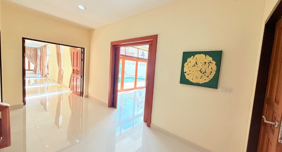 For sale 4 bedrooms villa in Sattahip, Chonburi