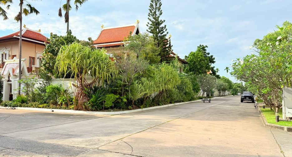 For sale 4 bedrooms villa in Sattahip, Chonburi