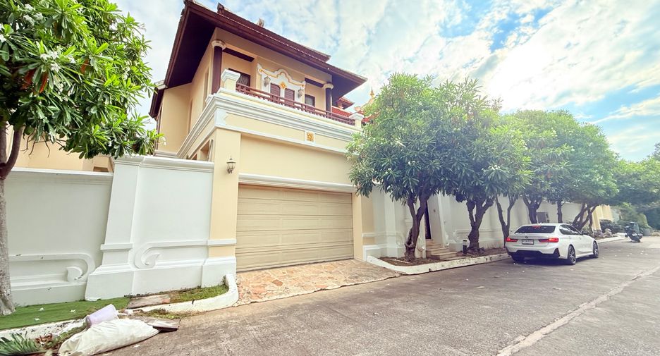 For sale 4 bedrooms villa in Sattahip, Chonburi