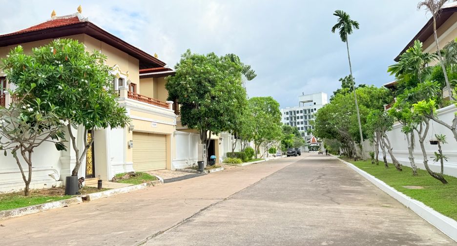 For sale 4 bedrooms villa in Sattahip, Chonburi