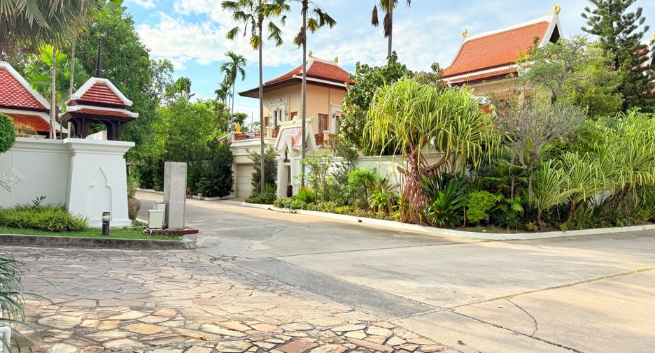 For sale 4 bedrooms villa in Sattahip, Chonburi