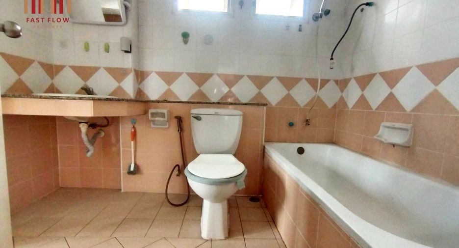 For sale 3 ベッドルーム house in Lam Luk Ka, Pathum Thani