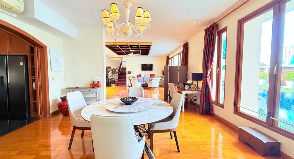 For sale 4 bedrooms villa in Sattahip, Chonburi