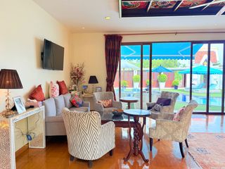 À vendre 4 chambres villa à Na Jomtien, Pattaya