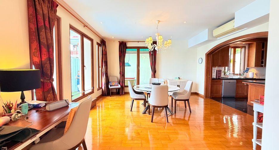 For sale 4 bedrooms villa in Sattahip, Chonburi