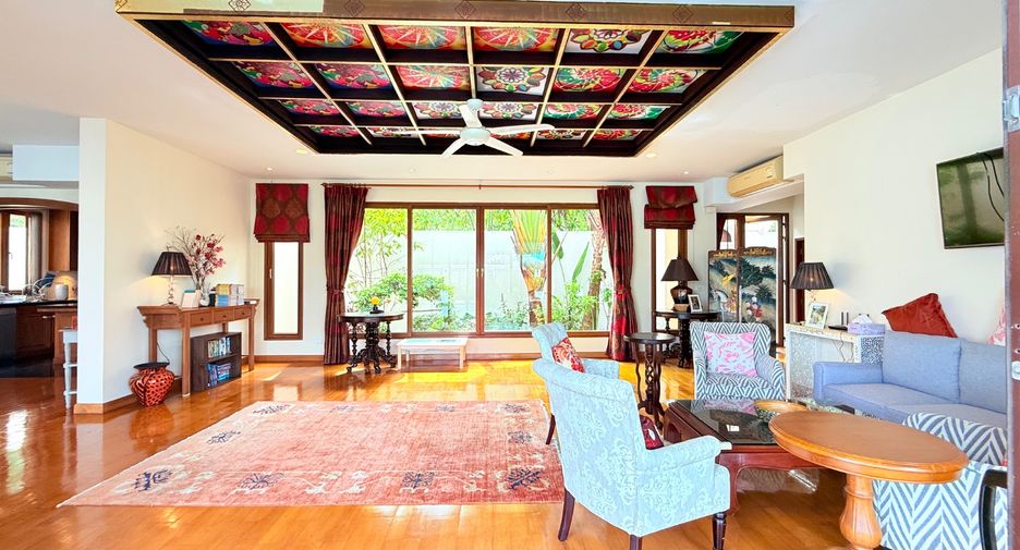 For sale 4 bedrooms villa in Sattahip, Chonburi