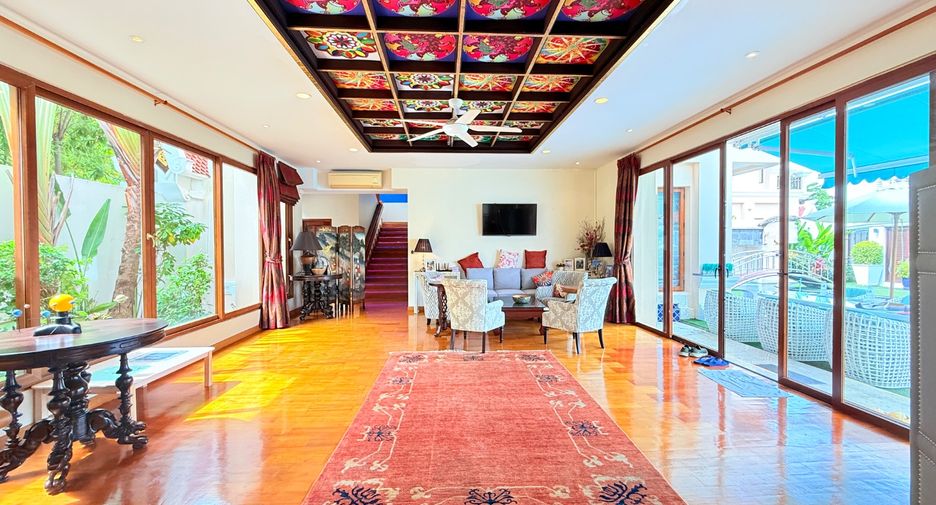 For sale 4 bedrooms villa in Sattahip, Chonburi
