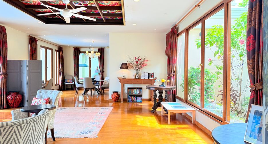 For sale 4 bedrooms villa in Sattahip, Chonburi