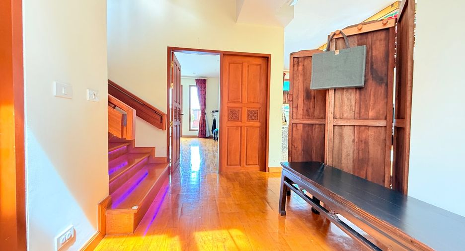 For sale 4 bedrooms villa in Sattahip, Chonburi