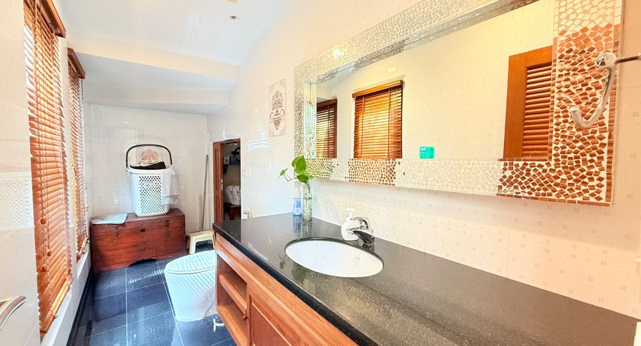 For sale 4 bedrooms villa in Sattahip, Chonburi