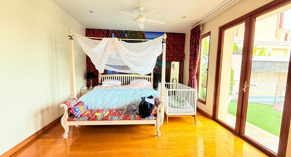 For sale 4 bedrooms villa in Sattahip, Chonburi
