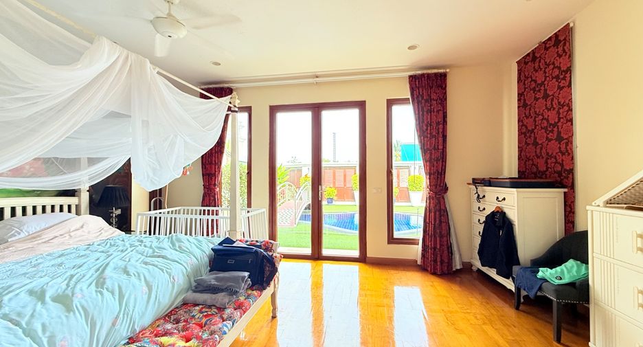 For sale 4 bedrooms villa in Sattahip, Chonburi