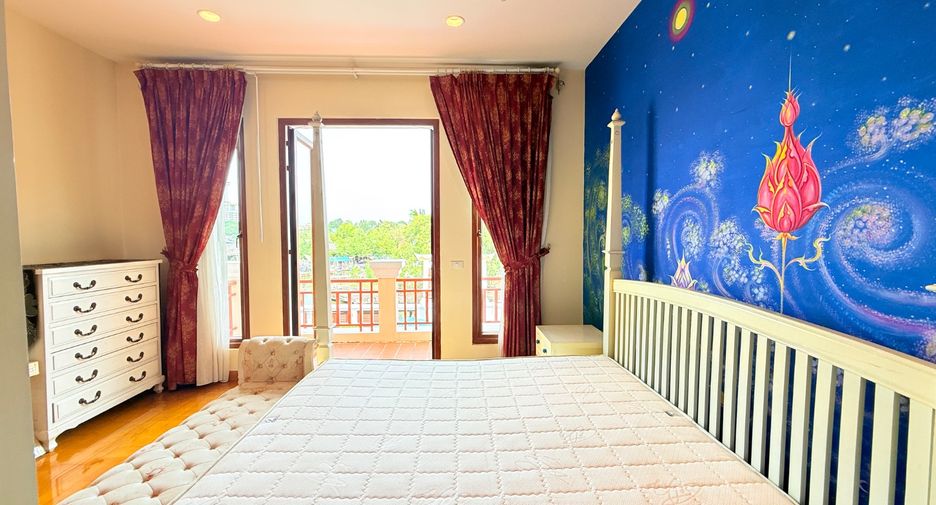 For sale 4 bedrooms villa in Sattahip, Chonburi