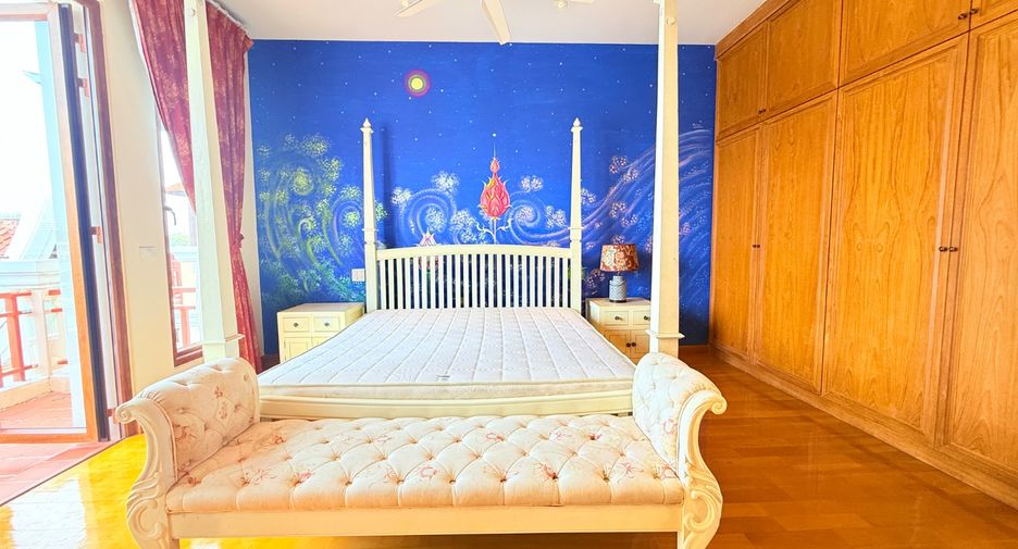 For sale 4 bedrooms villa in Sattahip, Chonburi