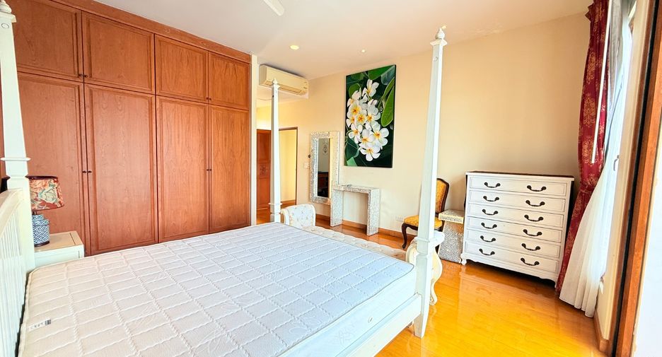 For sale 4 bedrooms villa in Sattahip, Chonburi