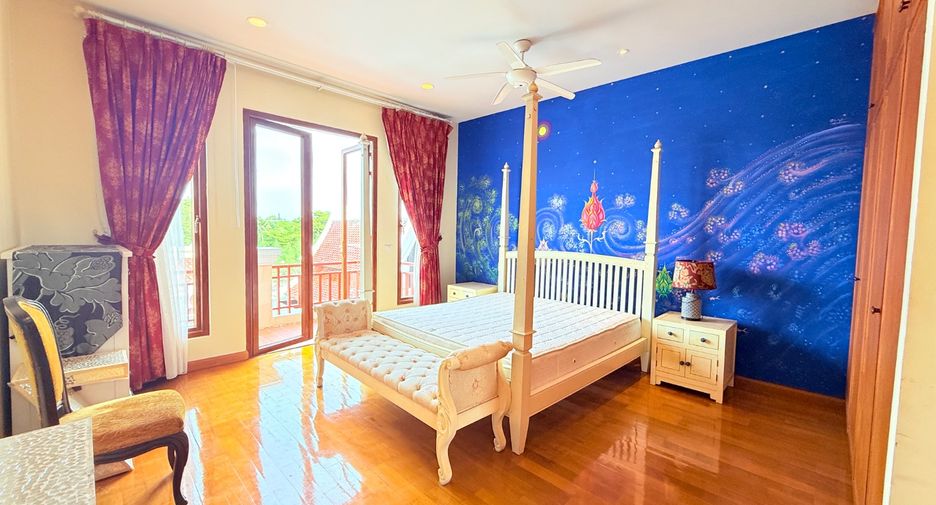 For sale 4 bedrooms villa in Sattahip, Chonburi