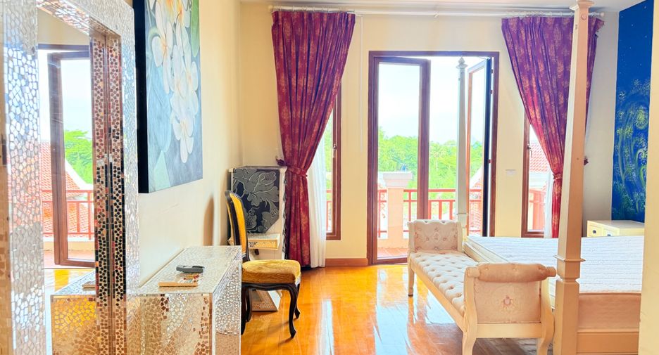 For sale 4 bedrooms villa in Sattahip, Chonburi