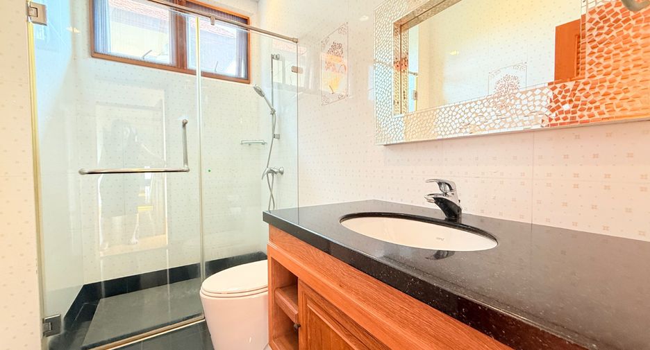 For sale 4 bedrooms villa in Sattahip, Chonburi