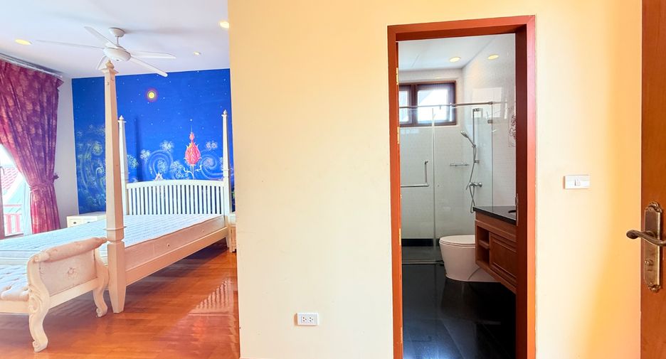 For sale 4 bedrooms villa in Sattahip, Chonburi