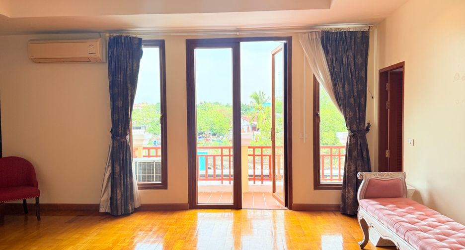 For sale 4 bedrooms villa in Sattahip, Chonburi