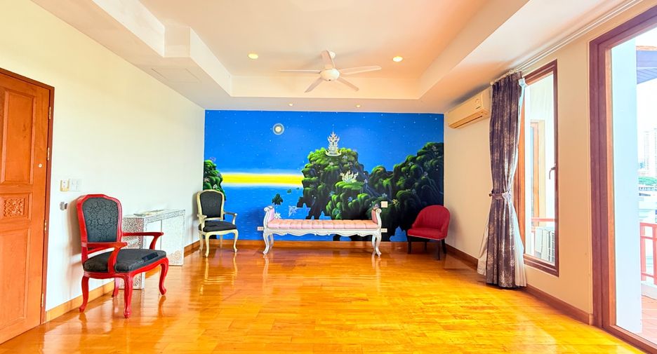 For sale 4 bedrooms villa in Sattahip, Chonburi