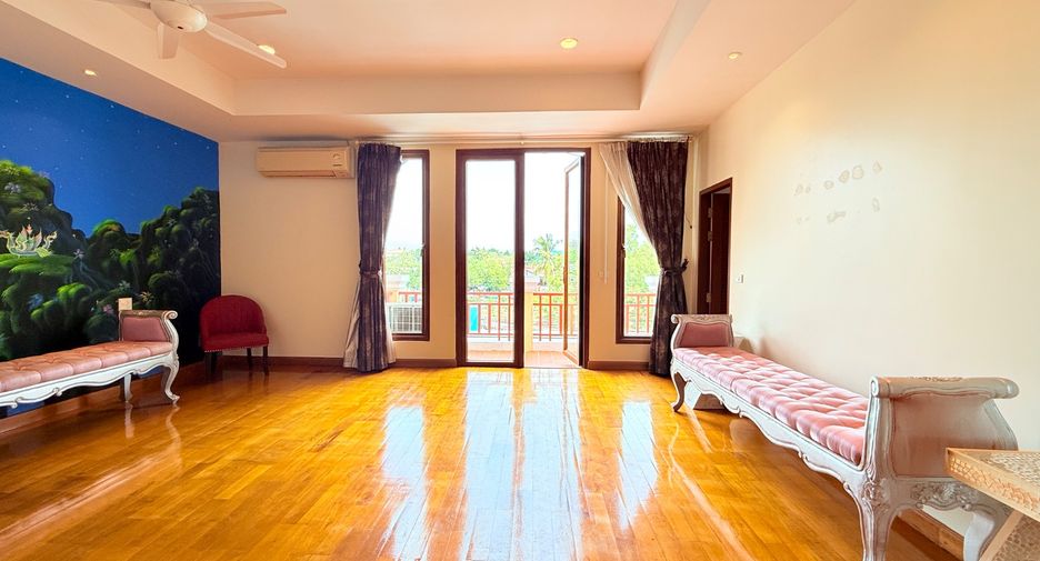 For sale 4 bedrooms villa in Sattahip, Chonburi
