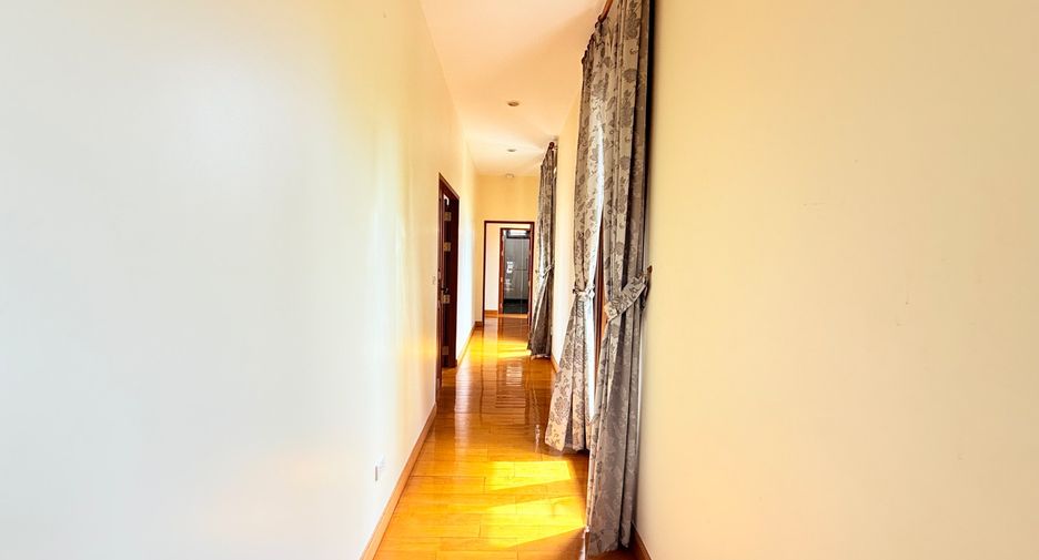 For sale 4 bedrooms villa in Sattahip, Chonburi
