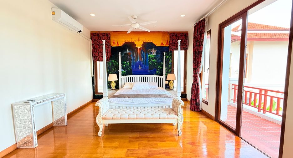For sale 4 bedrooms villa in Sattahip, Chonburi