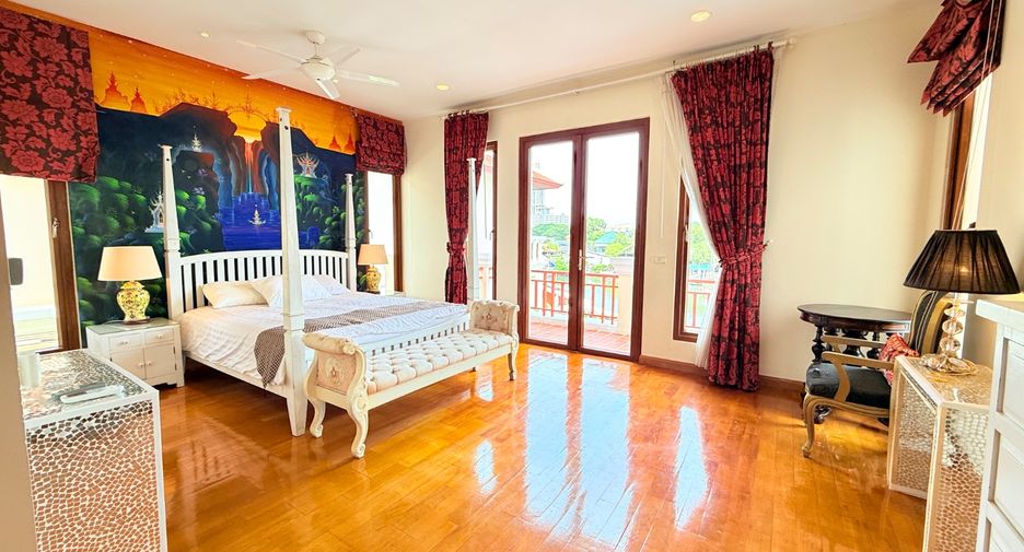 For sale 4 bedrooms villa in Sattahip, Chonburi