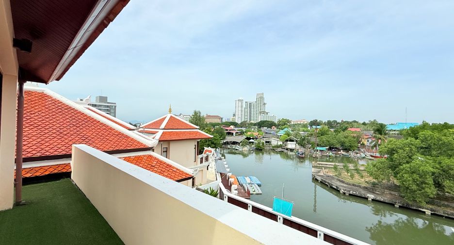 For sale 4 bedrooms villa in Sattahip, Chonburi