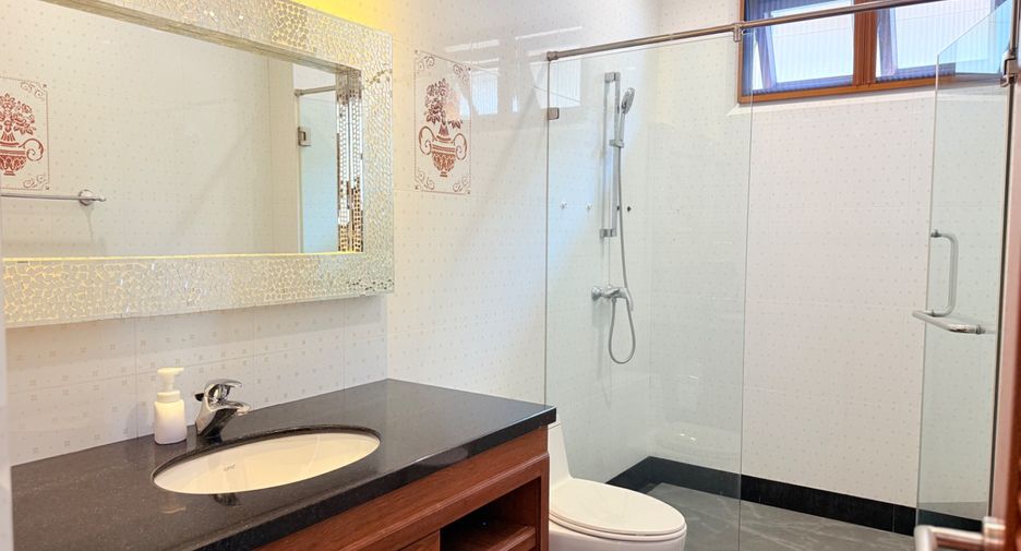 For sale 4 bedrooms villa in Sattahip, Chonburi