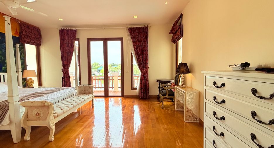 For sale 4 bedrooms villa in Sattahip, Chonburi