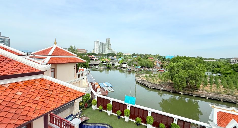 For sale 4 bedrooms villa in Sattahip, Chonburi
