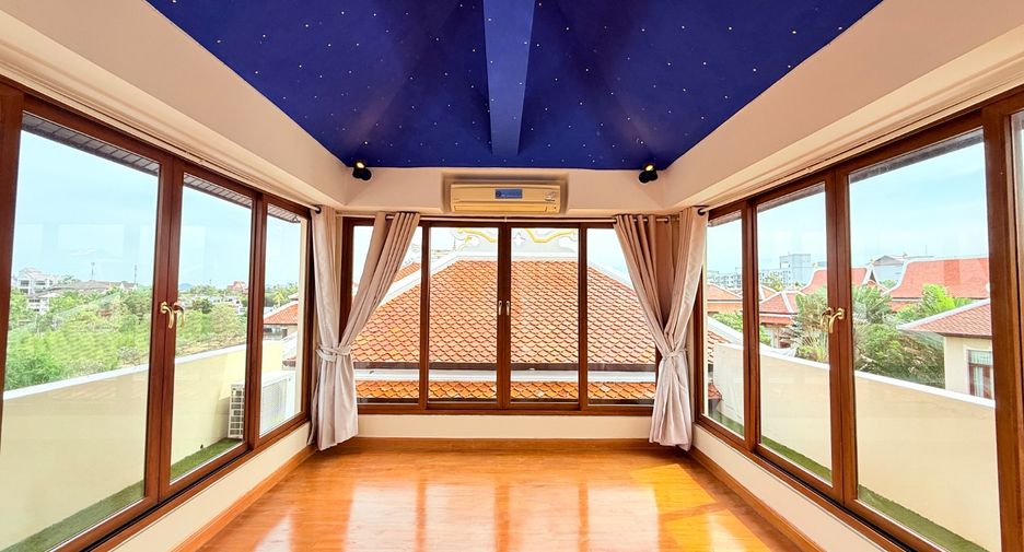For sale 4 bedrooms villa in Sattahip, Chonburi