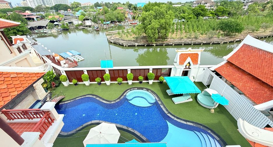 For sale 4 bedrooms villa in Sattahip, Chonburi