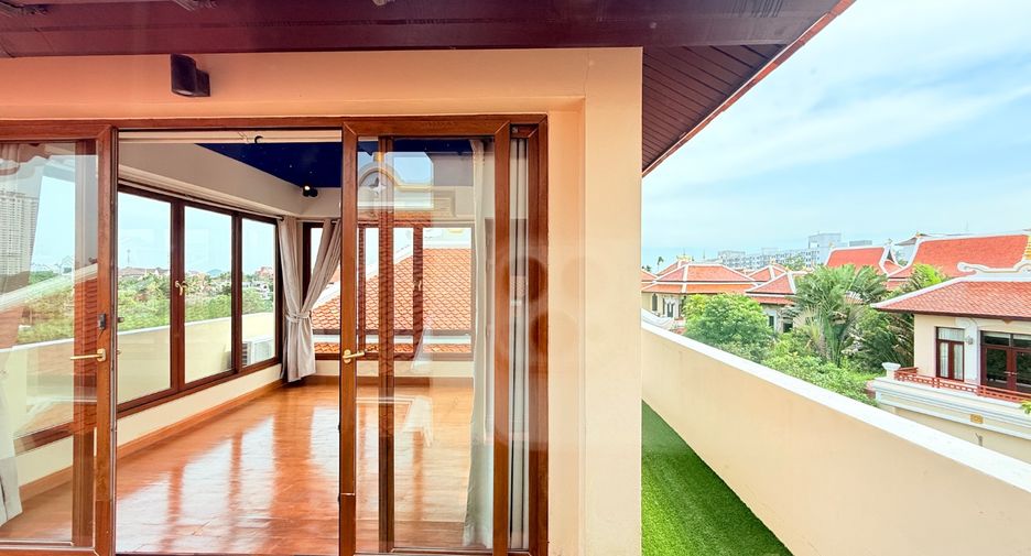 For sale 4 bedrooms villa in Sattahip, Chonburi