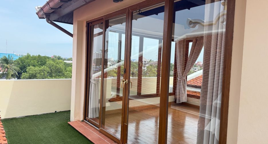 For sale 4 bedrooms villa in Sattahip, Chonburi