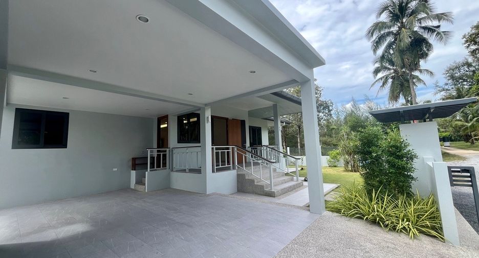 For sale 3 bedrooms villa in Takua Pa, Phang Nga
