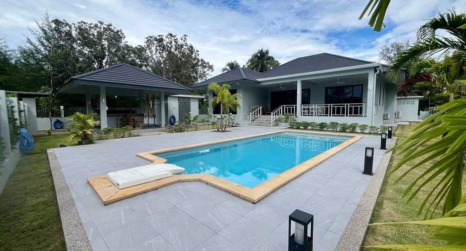 For sale 3 bedrooms villa in Takua Pa, Phang Nga