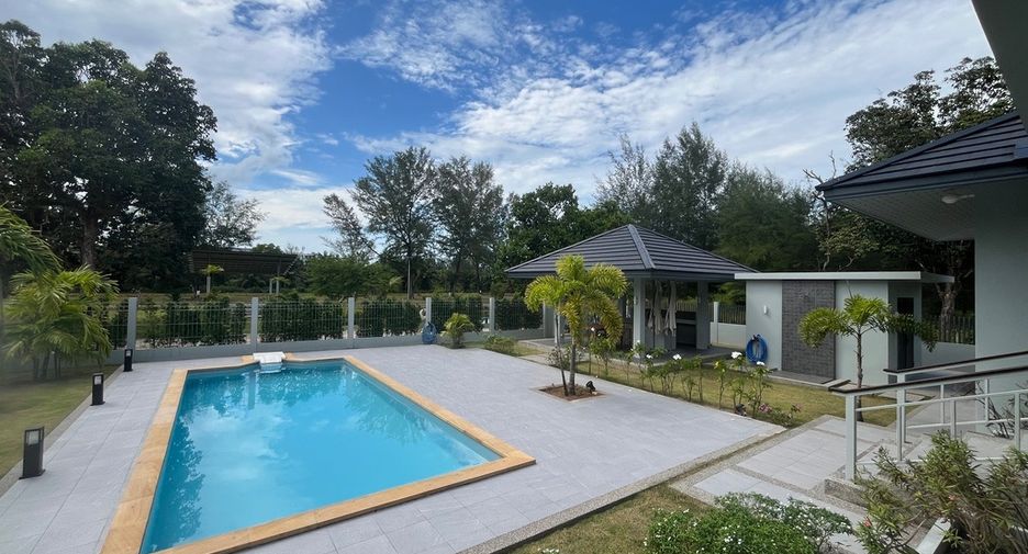 For sale 3 bedrooms villa in Takua Pa, Phang Nga
