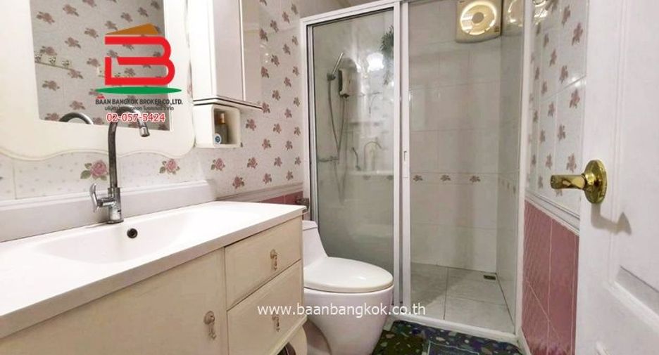 For sale 5 bedrooms house in Sai Mai, Bangkok